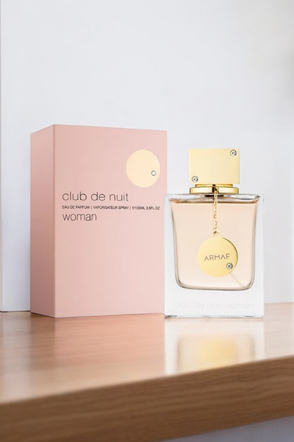 Club de Nuit Woman