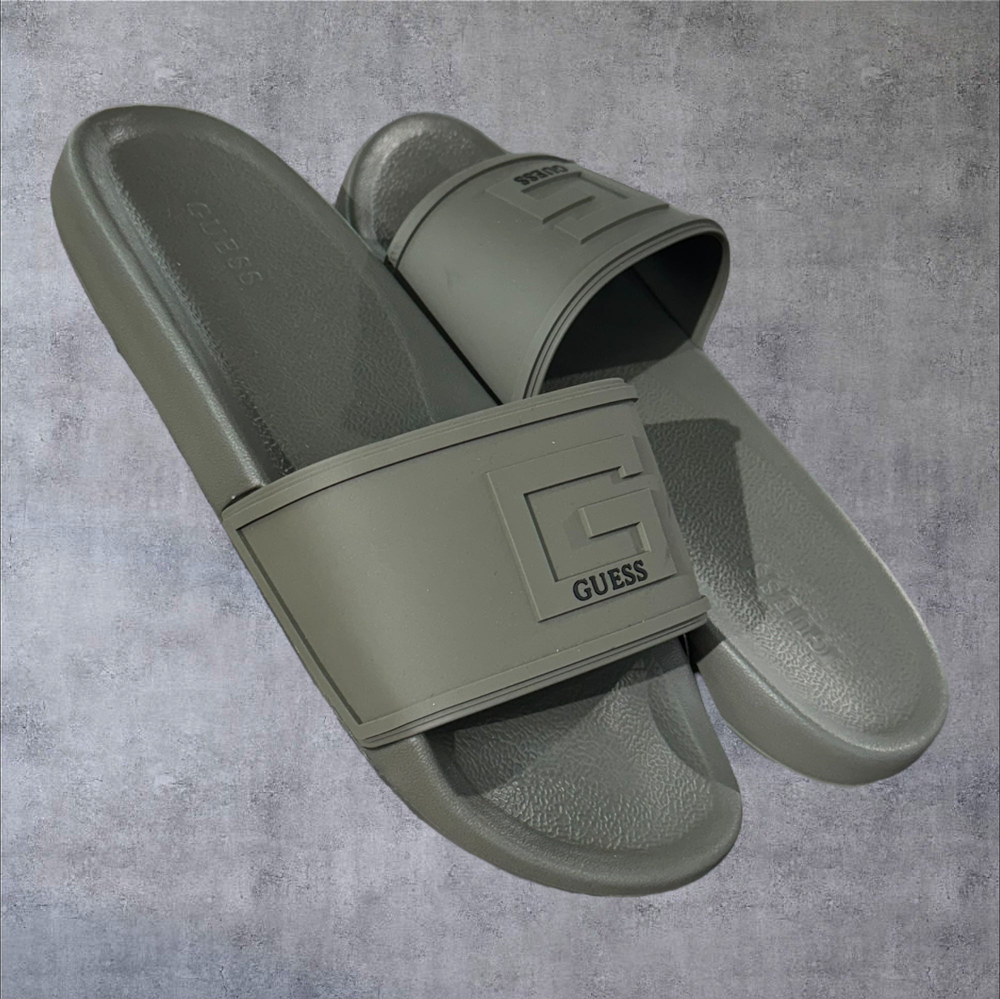 Chanclas Guess