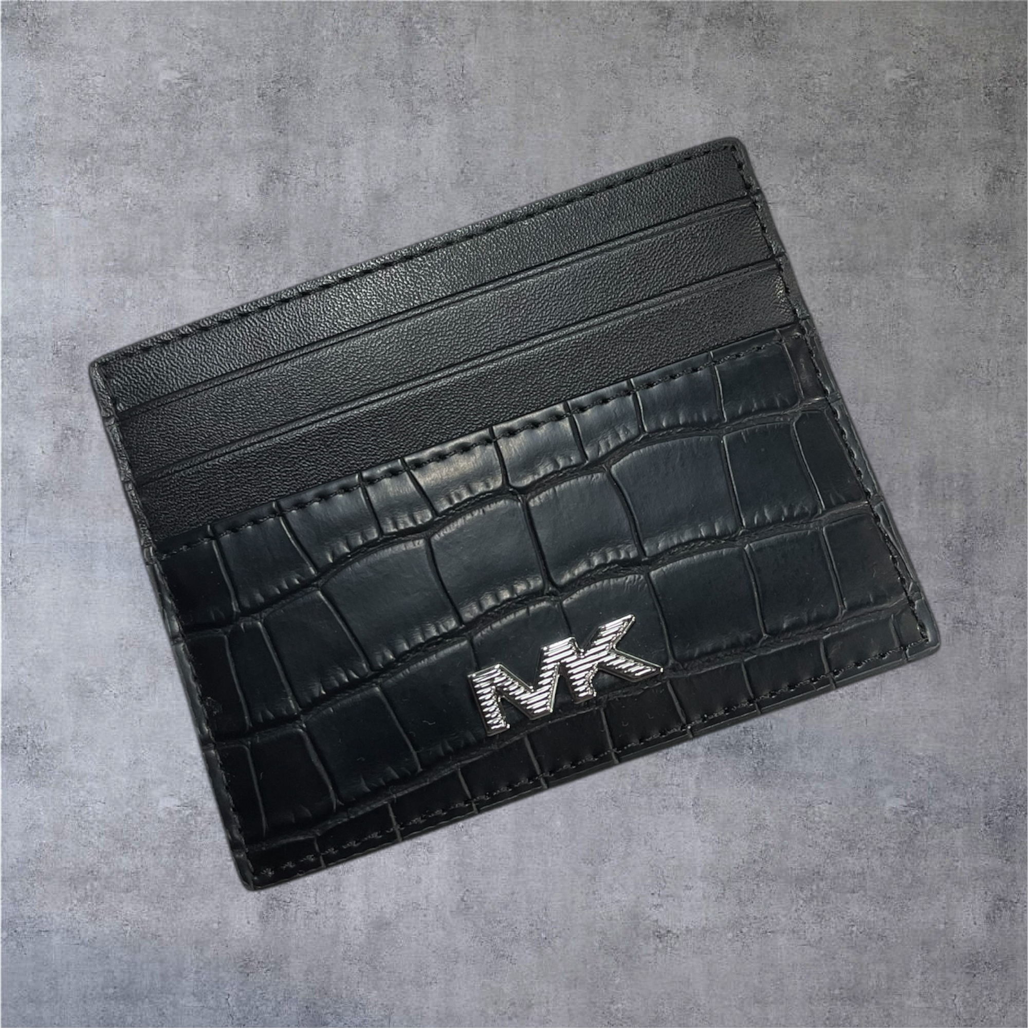 MichaelKors_1_1a3783e0-a4b3-4c5c-ba53-8ece888aa78a.png