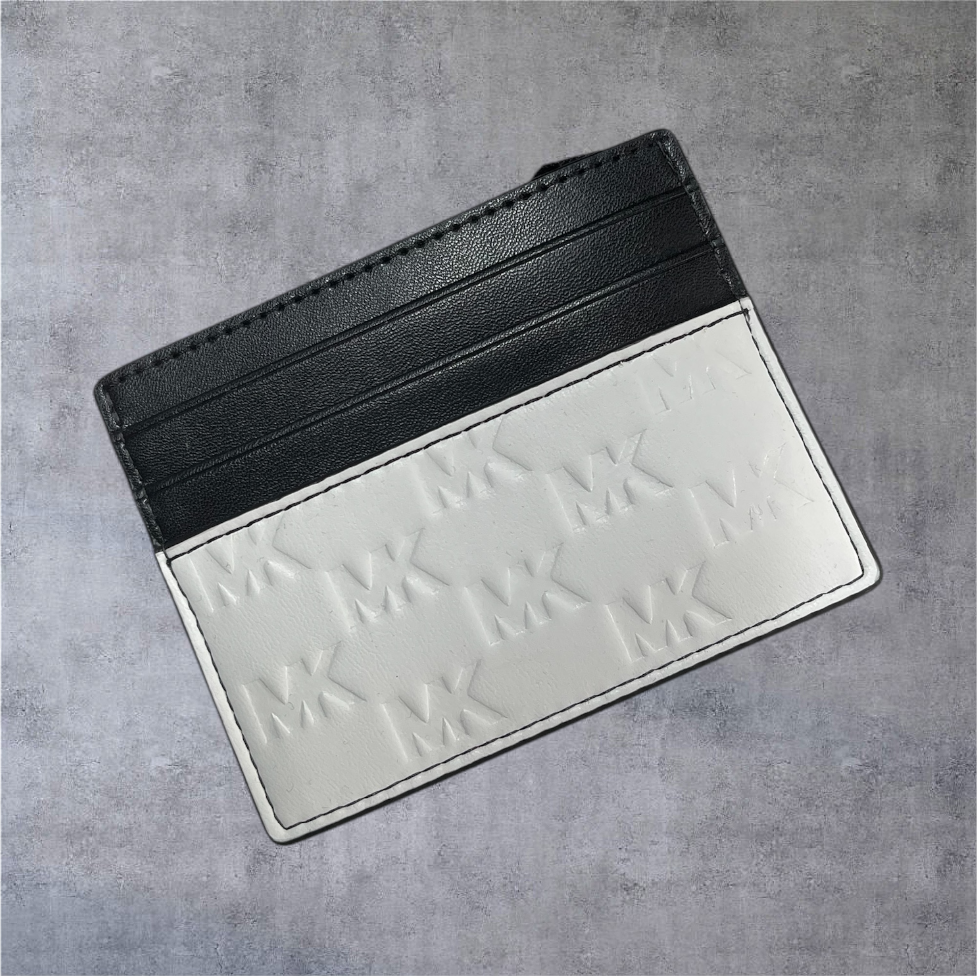 MichaelKors_2_39ed59ba-a39c-41f9-86f2-7bcaa997f46b.png