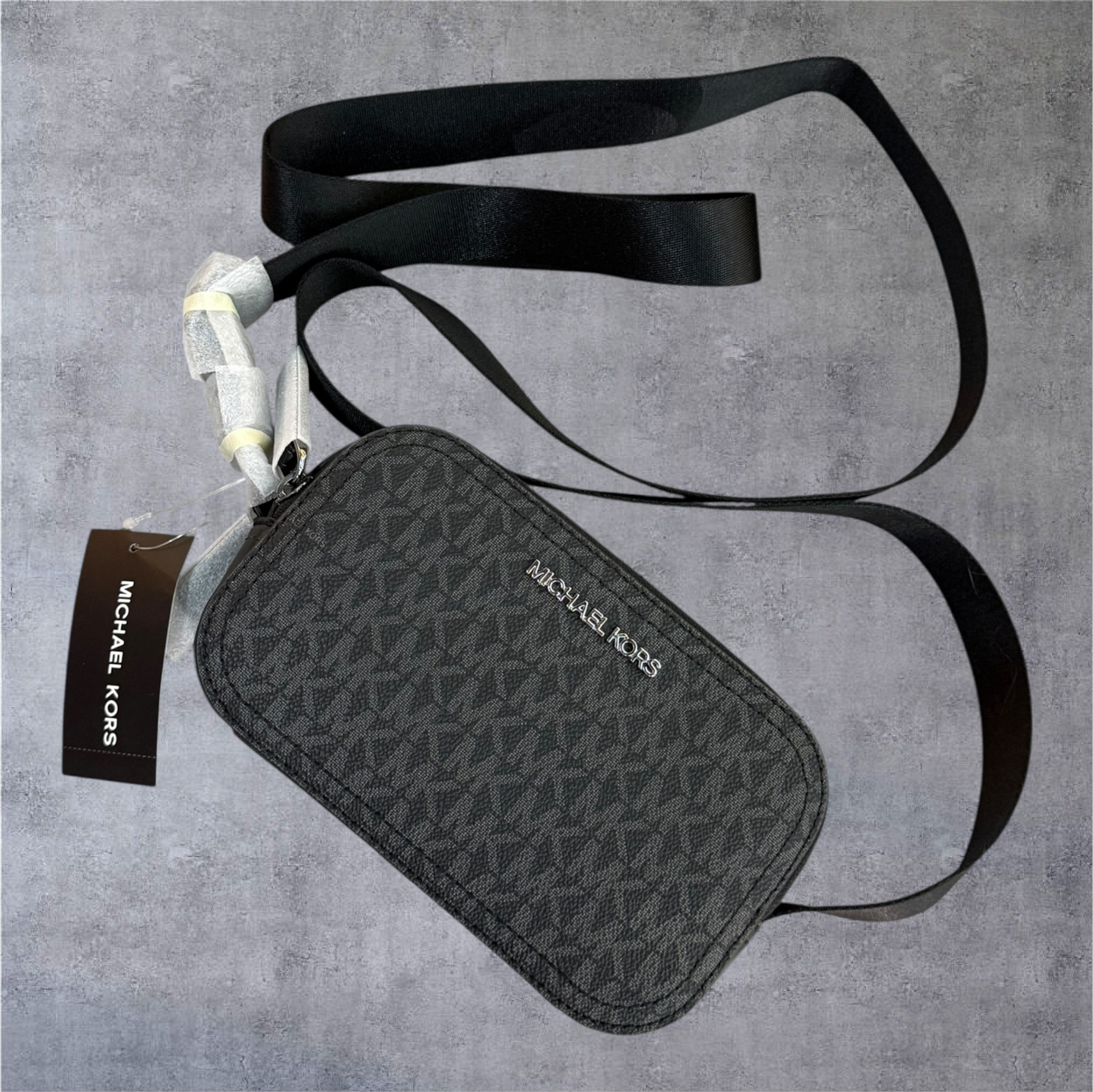 Michael_Kors_9cf1fa96-3ca9-4fb9-9903-a50bf9a3735b.png